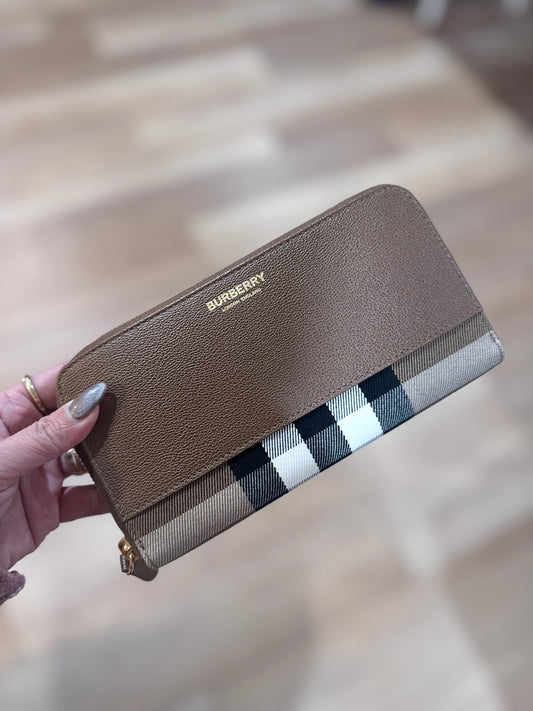 Burberry Long wallet